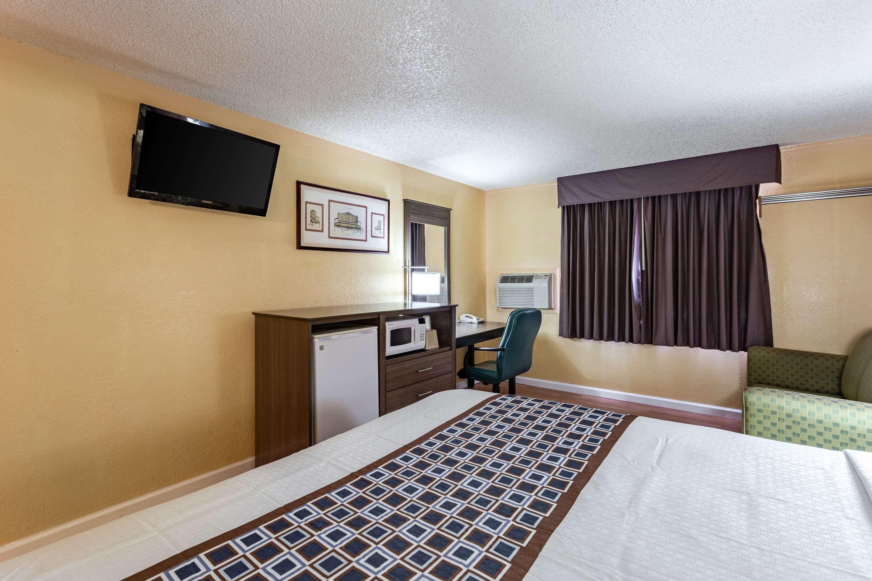פרמינגטון Rodeway Inn מראה חיצוני תמונה