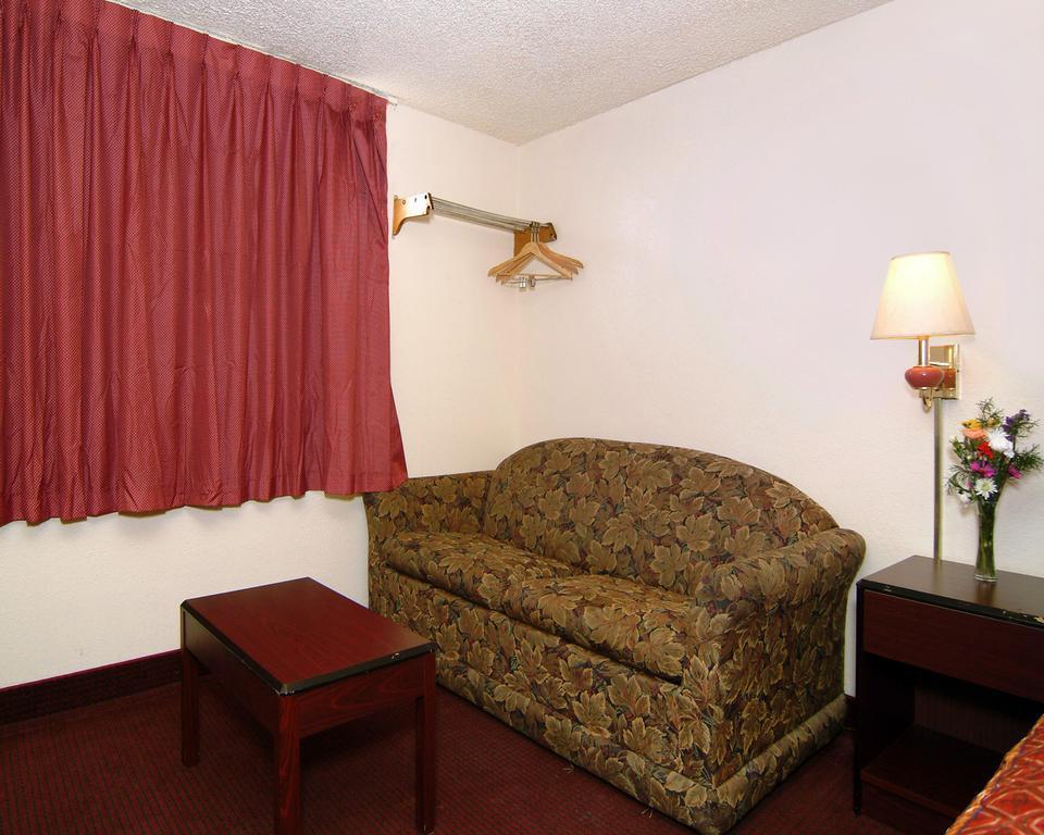 פרמינגטון Rodeway Inn מראה חיצוני תמונה
