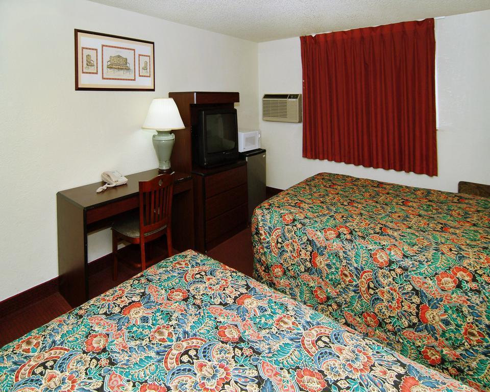 פרמינגטון Rodeway Inn מראה חיצוני תמונה