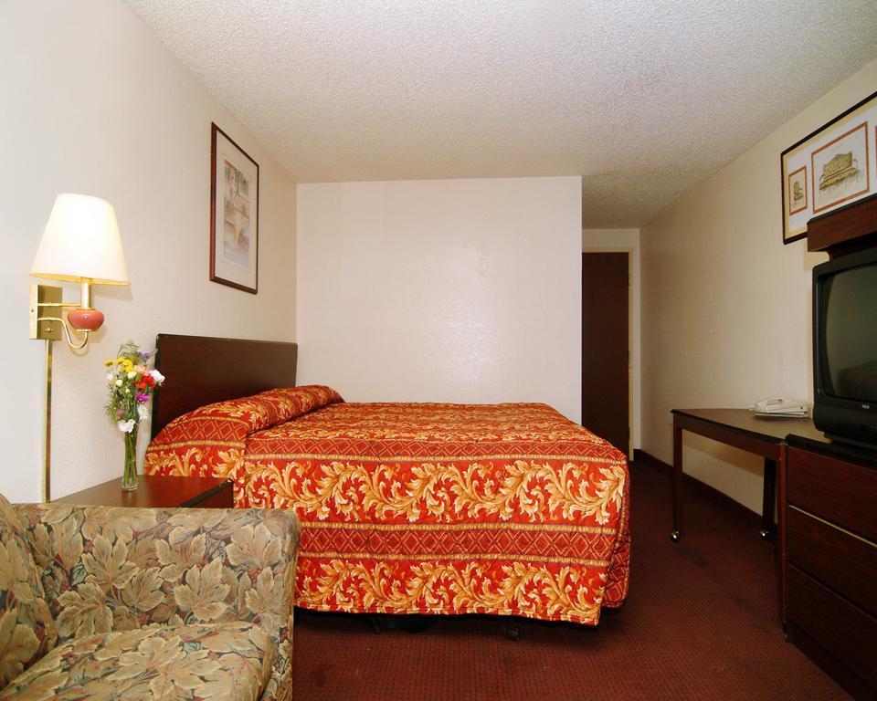 פרמינגטון Rodeway Inn מראה חיצוני תמונה