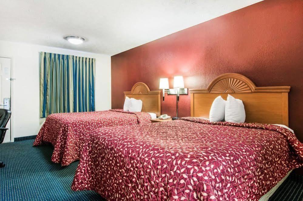 פרמינגטון Rodeway Inn מראה חיצוני תמונה